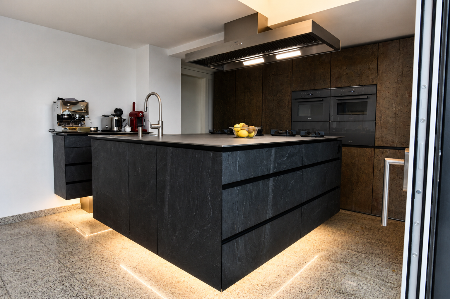 Modern kitchen countertop wall finished with Skinrock West natural stone, showcasing a durable surface with distinctive natural veining.