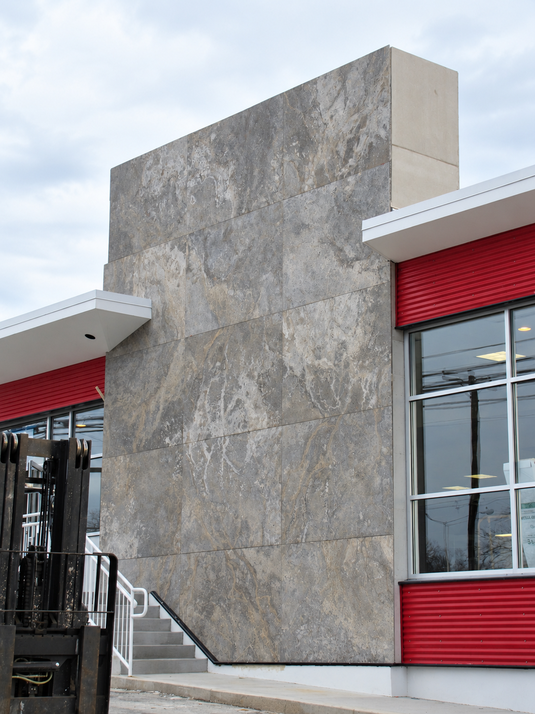 stone-facade-red-window-accents